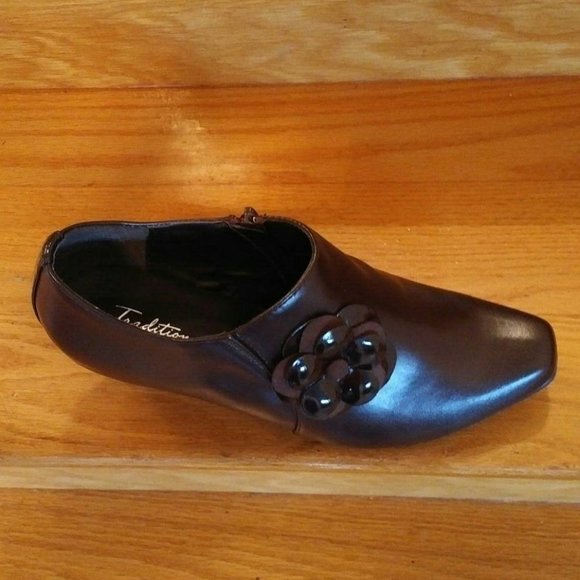 FLASH SALE! NWT Espresso Faux Leather Ankle Boots, Floral Adornment, 8M - Picture 5 of 7